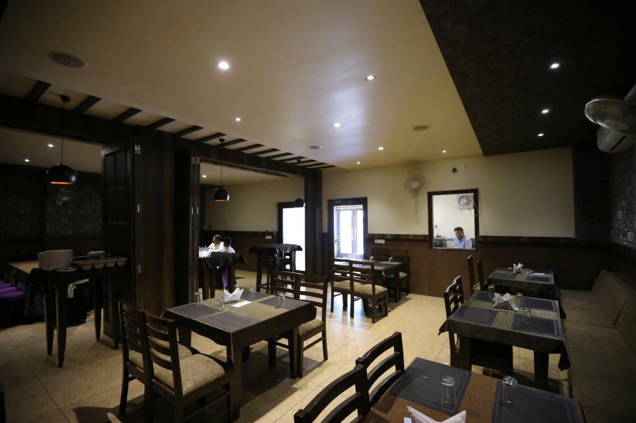 Oyo 40791 Hotel Hot N Fast Suratgarh Exterior photo