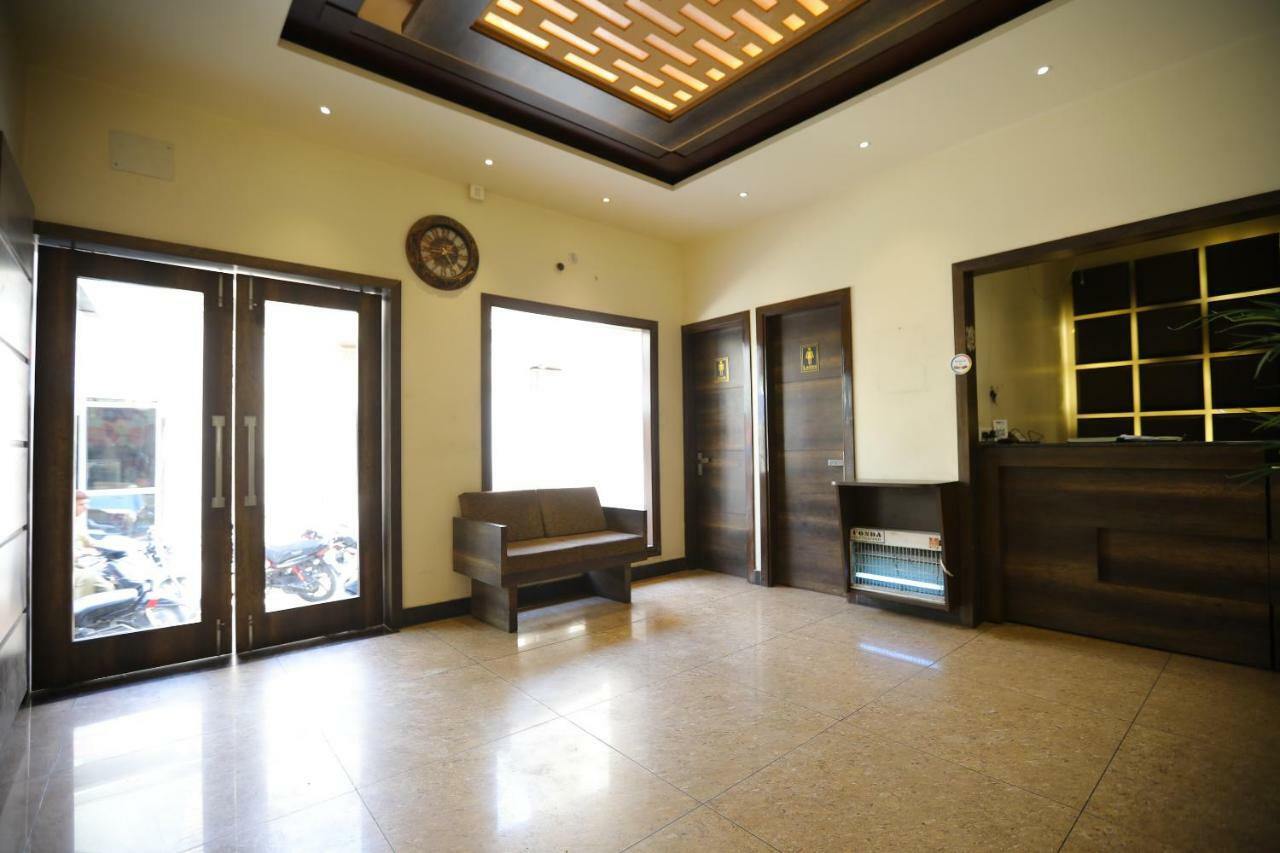 Oyo 40791 Hotel Hot N Fast Suratgarh Exterior photo